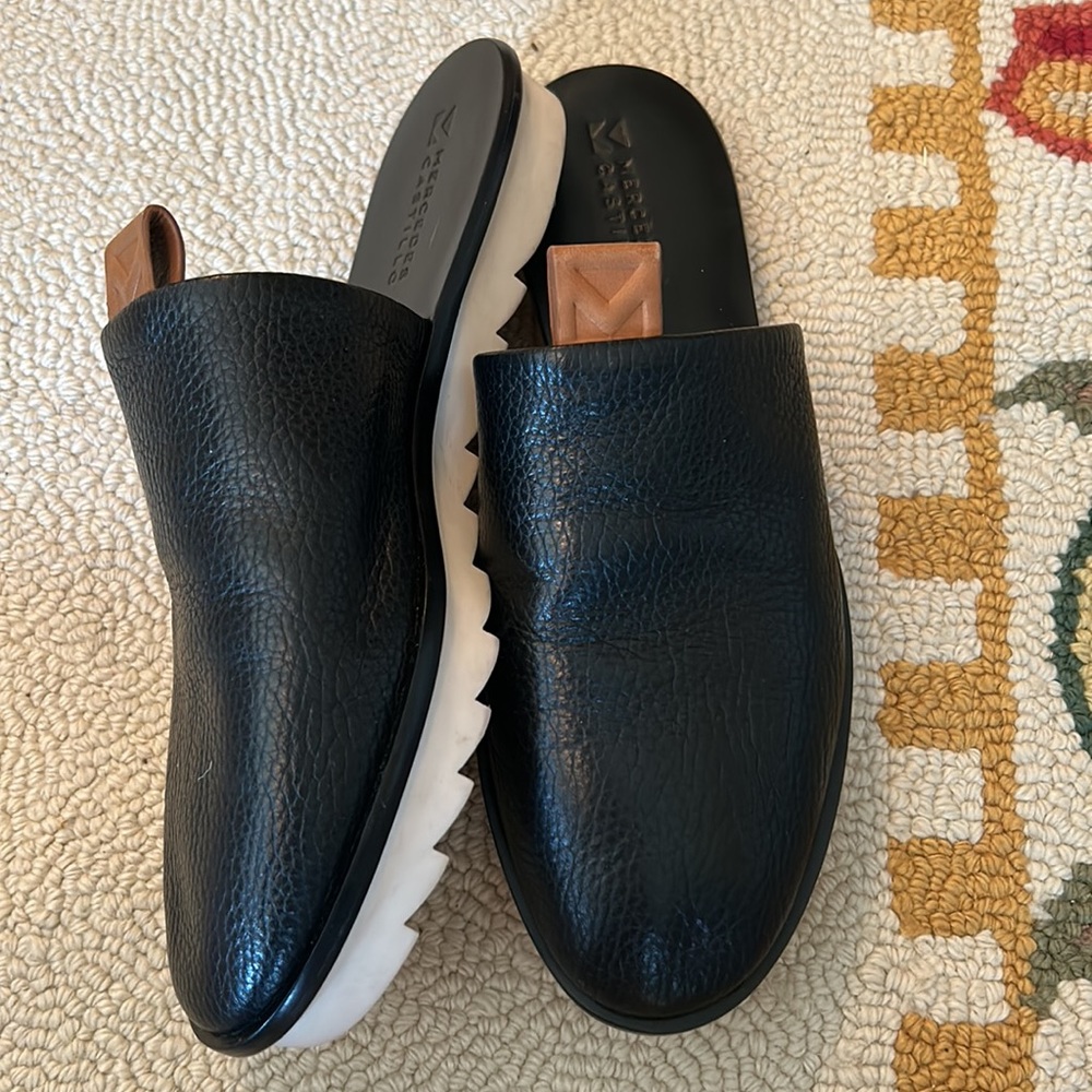 Mercedes Castillo 7.5 black leather Teah Mule Slides.
